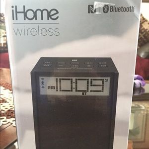 Wireless Ihome with BlueTooth FM and USB Charging