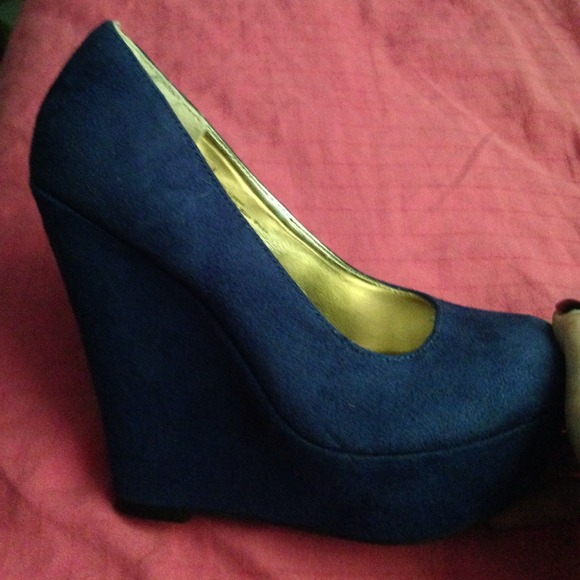Mossimo Royal Blue Heels. Size 6