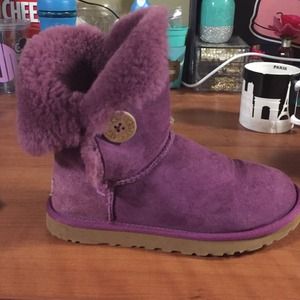 Purple UGG Bailey button!