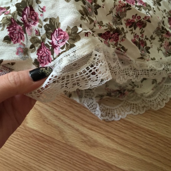Spring Floral Lacey Dress - Picture 3 of 3