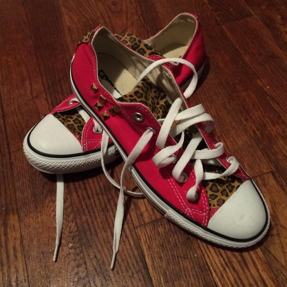 Converse Size 7 (Men) 9 ( Women)