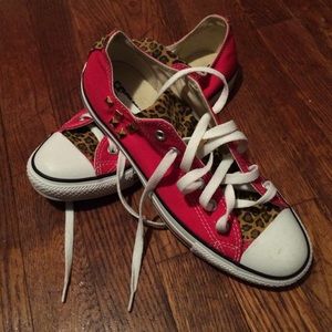 Converse Size 7 (Men) 9 ( Women)