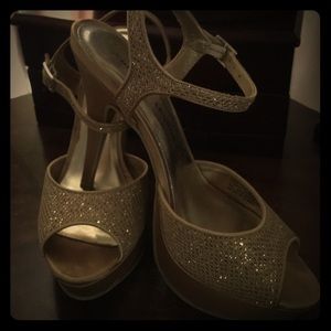 Gold high sparkling heel!