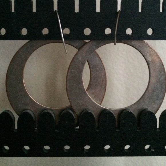 Bright yellow dangle earrings - Picture 3 of 3