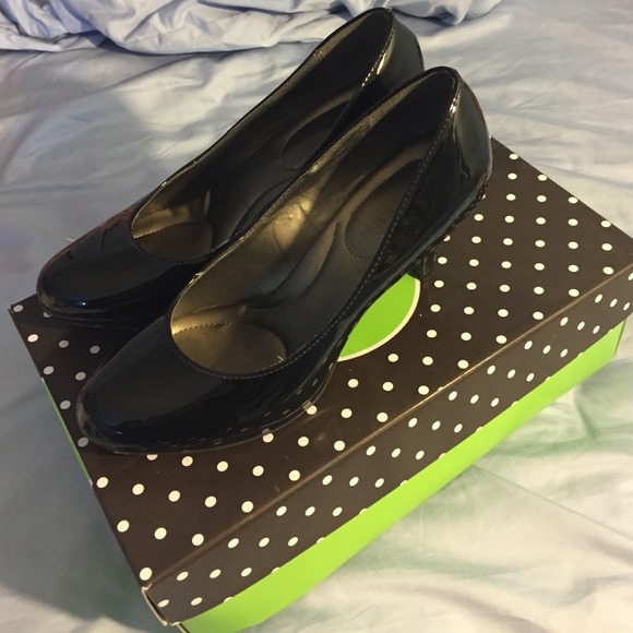Preloved black heels