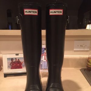 LIKE NEW TALL BLACK MATTE HUNTER BOOTS