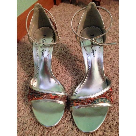 Paisley print silver  heels - Picture 2 of 5