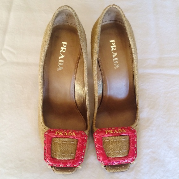 💕HOST PICK! •• Prada Beige Heels
