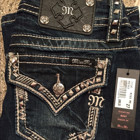 Size 27 Miss Me jeans.