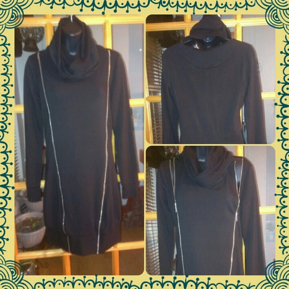 Peek a boo neck zipper dress