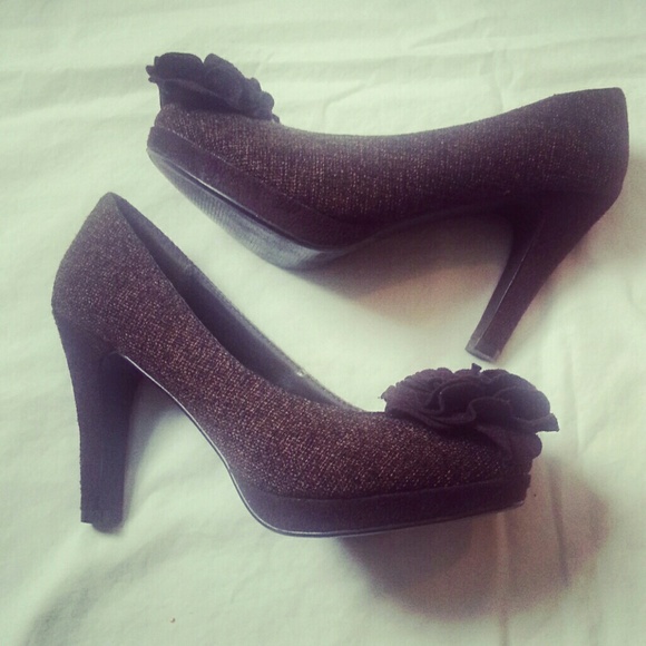 Brown tweed Maurices heels