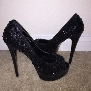 NEW STEVE MADDEN spiked pumps!!