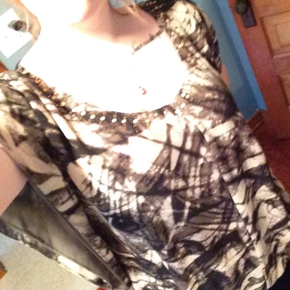 NWOT A very cute loose fit blouse!