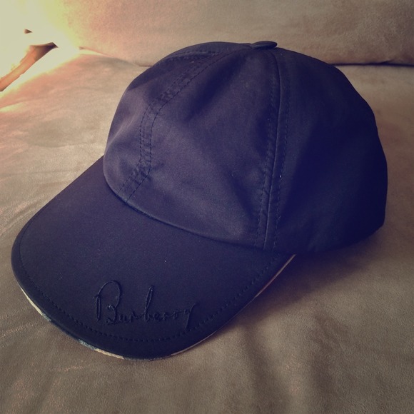 Burberry hat- w nova check trim
