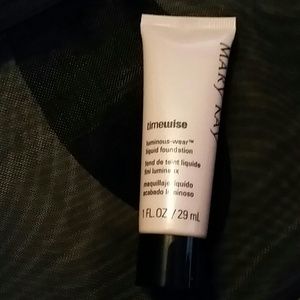 Mary Kay luminous wear liquid foundation