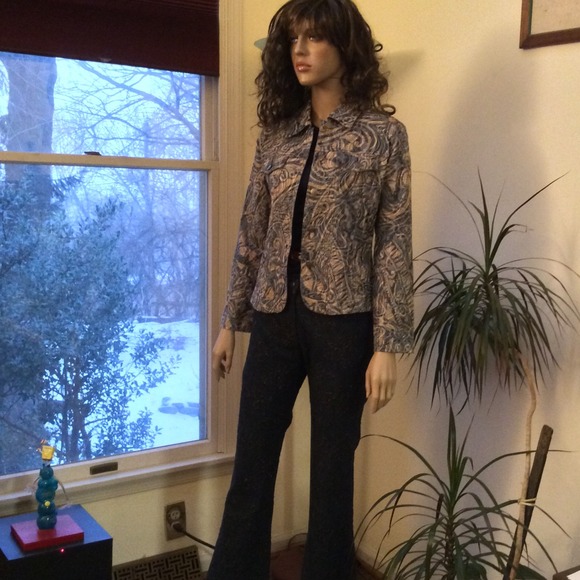 Adorable cropped jacket; goes with jeans or khakis - Picture 3 of 4