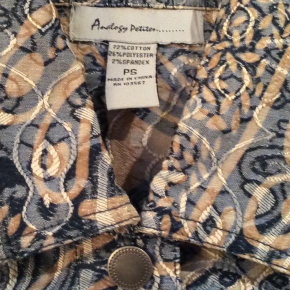 Adorable cropped jacket; goes with jeans or khakis - Picture 4 of 4