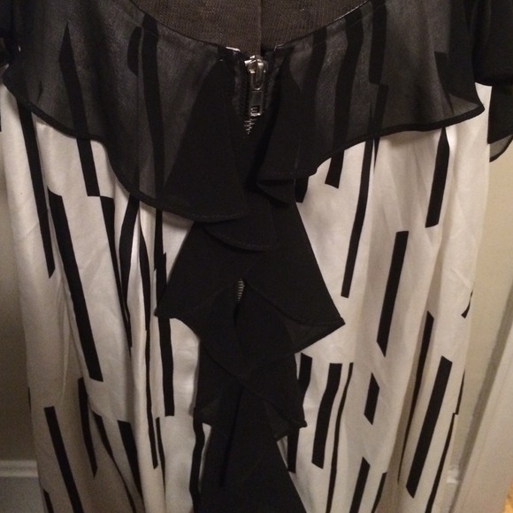 Black & cream shift dress w sash - Picture 2 of 4