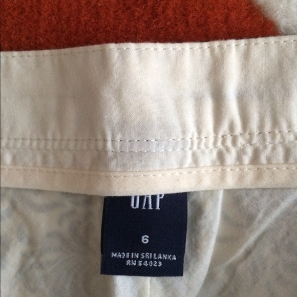 Gap skirt size 6. Knee length. - Picture 2 of 2