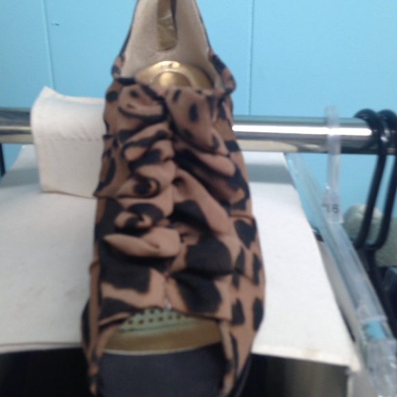 Shoes - Picture 2 of 4