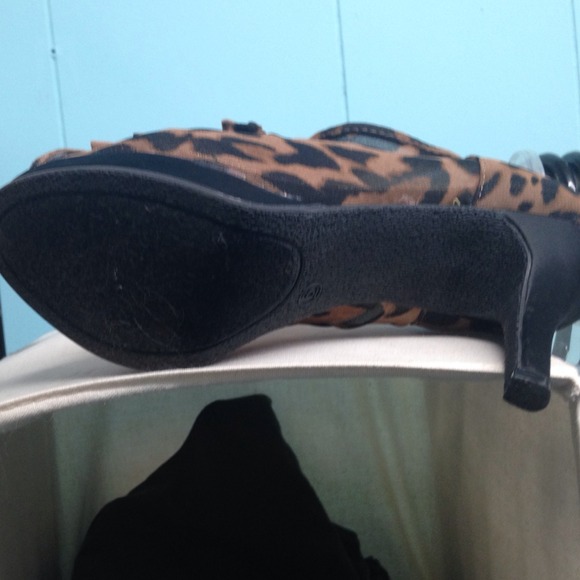 Shoes - Picture 3 of 4