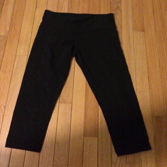 Size 10 lululemon athletica wunder under crops