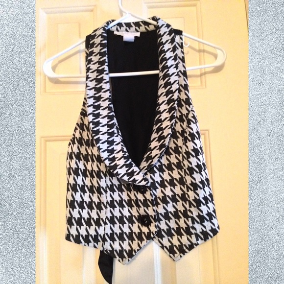 ❌SOLD❌Black & White Houndstooth Vest