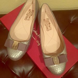 Salvatore ferragamo grey color size 6 C