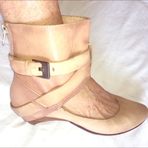 Very original ankle ballerina shoes. MARTINELLI