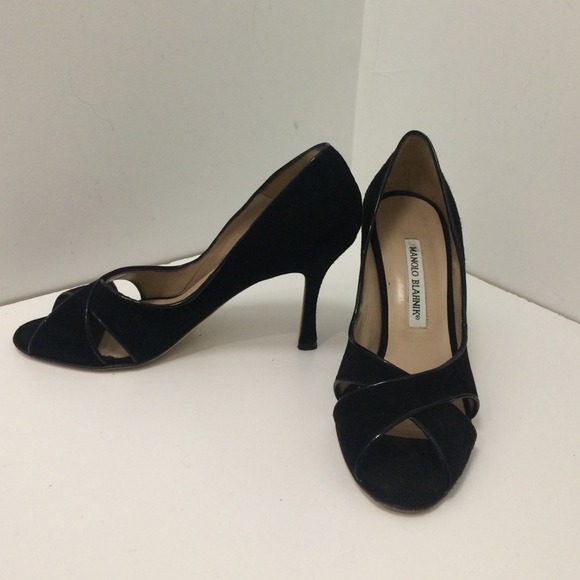 EUC Manolo Blahnik Suede heels