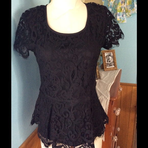 💥SOLD on instagram💥Black lace peplum - Picture 1 of 2