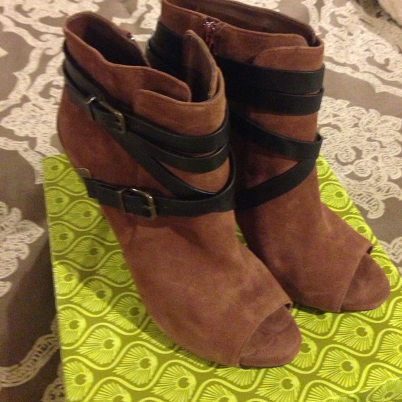 Gianni Bin Boots- Never worn