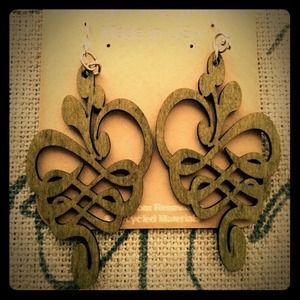 Tea tree Organic Earrings, made in the U.S.A $7