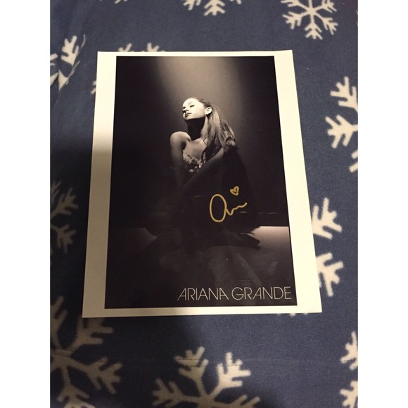 Ariana Grande Autograph💁
