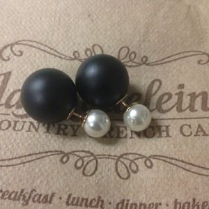 Matte white and black  pearl