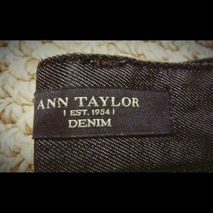 ANN TAYLOR STRAIGHT CUT JEANS