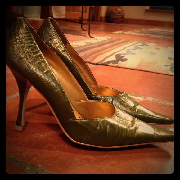 BCBG size 7B heel