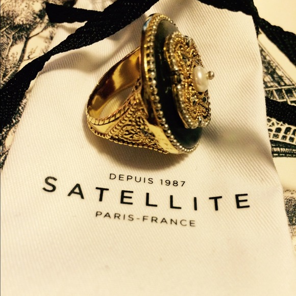 Ring - Picture 2 of 4