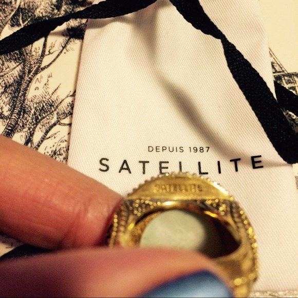 Ring - Picture 3 of 4