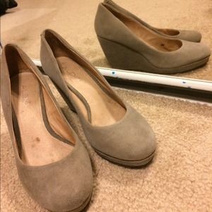 ALDO suede wedges. 39