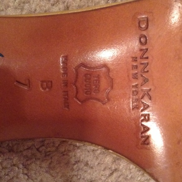 Donna Karan New York Gold Heels - Picture 3 of 4