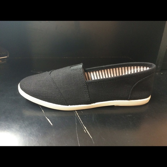 Brand new Soda black flats sz 5.5-10