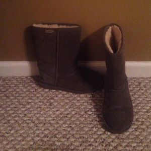 Bearpaw gray boots
