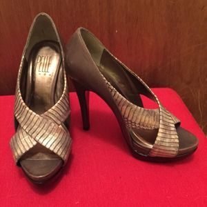Pelle Moda Silvery green pumps.