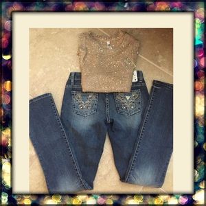 🎀GUESS Jeans w/Studs & Stones On Back Pockets🎀