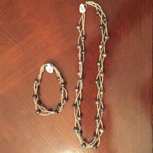 Fresh water pearl necklace & bracelet set