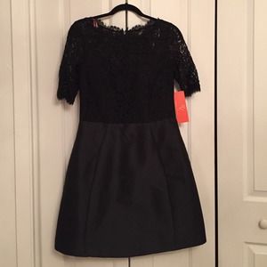 Monique Lhuillier lace dress. Open for offers!!