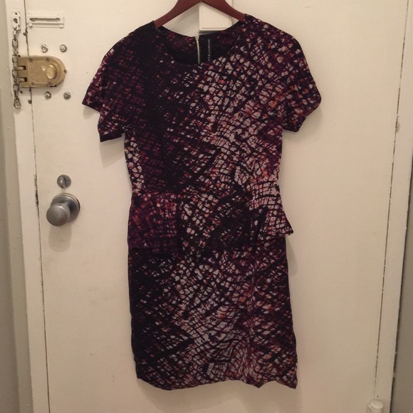 Peplum exposed zipper dress