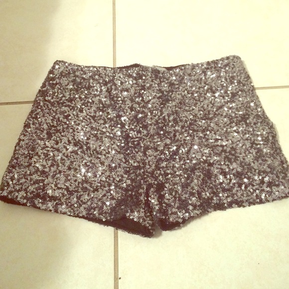 🌟boutique item🌟 silver sequin shorts