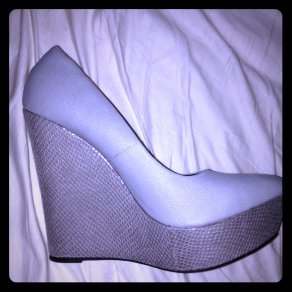 Gray Rock and Republic High Wedges